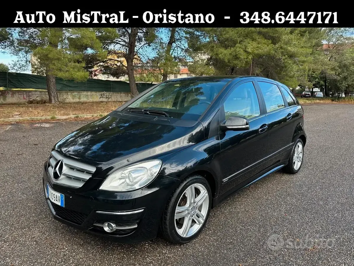 Usata Mercedes B200 140 CV (102 kW) 2009 Nero Monovolume