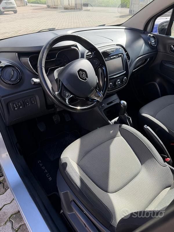 Usata Renault Captur Iconic 90 CV (66 kW) 2015 Grigio SUV