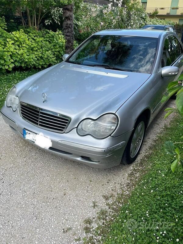 Usata Mercedes C220 143 CV (105 kW) 2003 Grigio Berlina