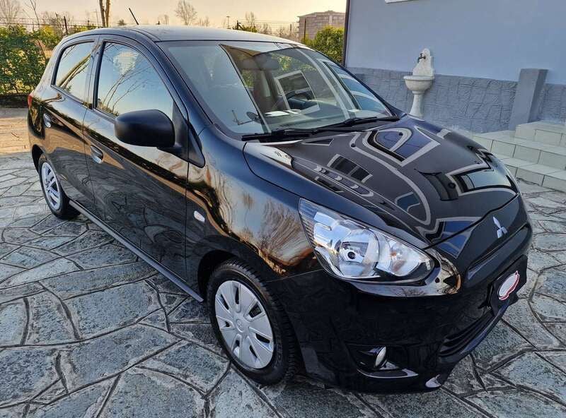 Usata Mitsubishi Space Star Intense 71 CV (52 kW) 2015 Nero Utilitaria