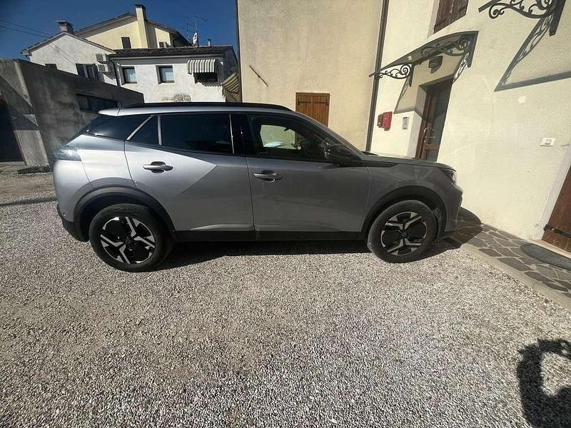 Usata Peugeot 2008 Allure 102 CV (75 kW) 2023 Grigio SUV