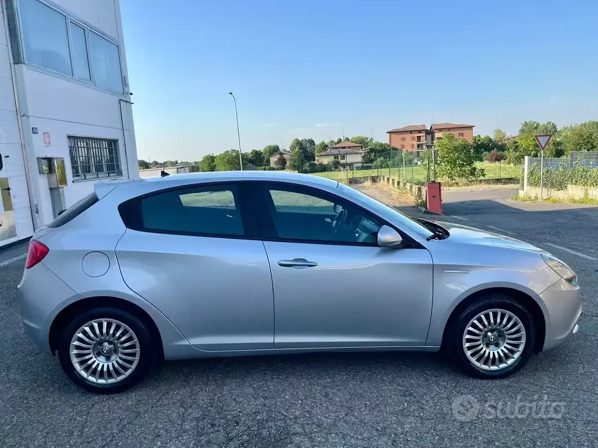 Usata Alfa Romeo Giulietta 120 CV (88 kW) 2015 Grigio Utilitaria
