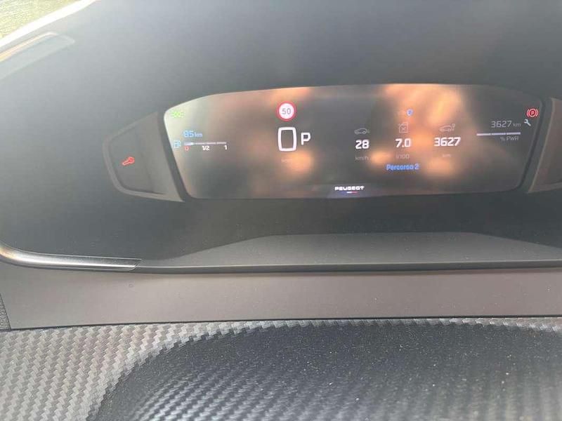 Usata Peugeot 2008 Allure 136 CV (100 kW) 2025 Grigio SUV