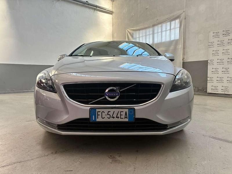Usata Volvo V40 Momentum 120 CV (88 kW) 2016 Argento Berlina