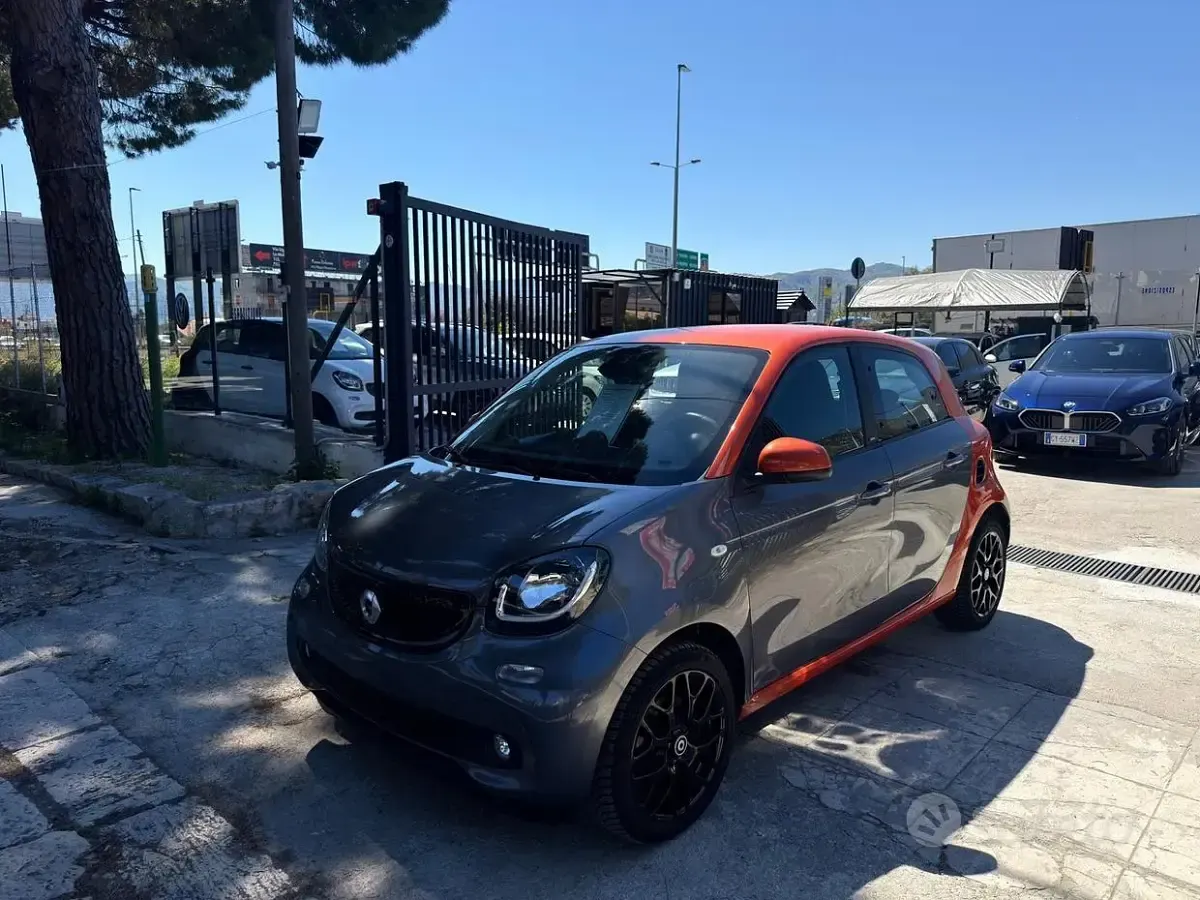 Usata Smart ForFour Passion 71 CV (52 kW) 2016 Grigio Utilitaria