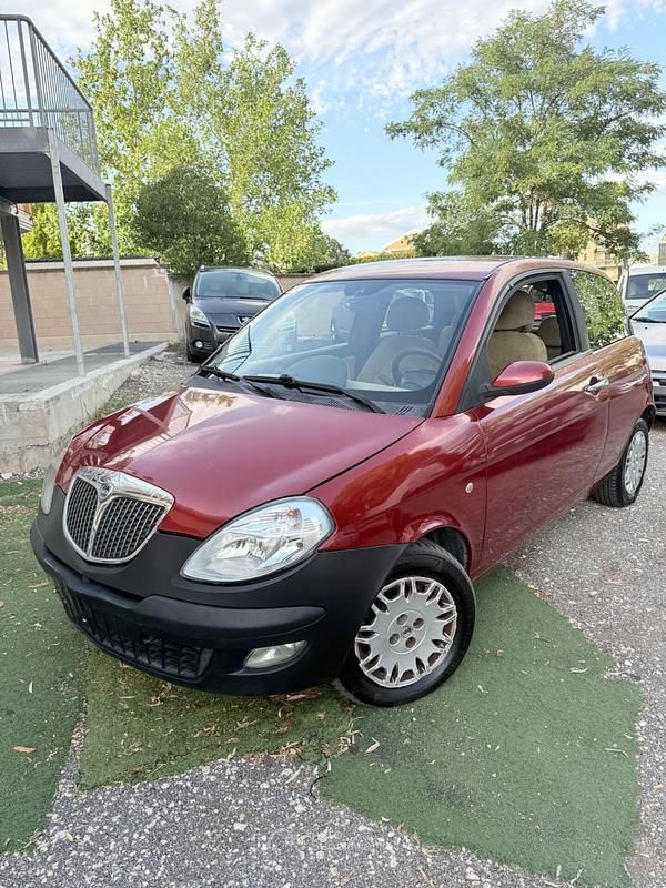 Usata Lancia Ypsilon 70 CV (51 kW) 2004 Rosso Utilitaria