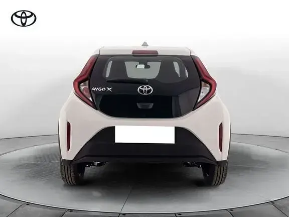 Usata Toyota Aygo X Trend 72 CV (52 kW) 2024 Bianco SUV