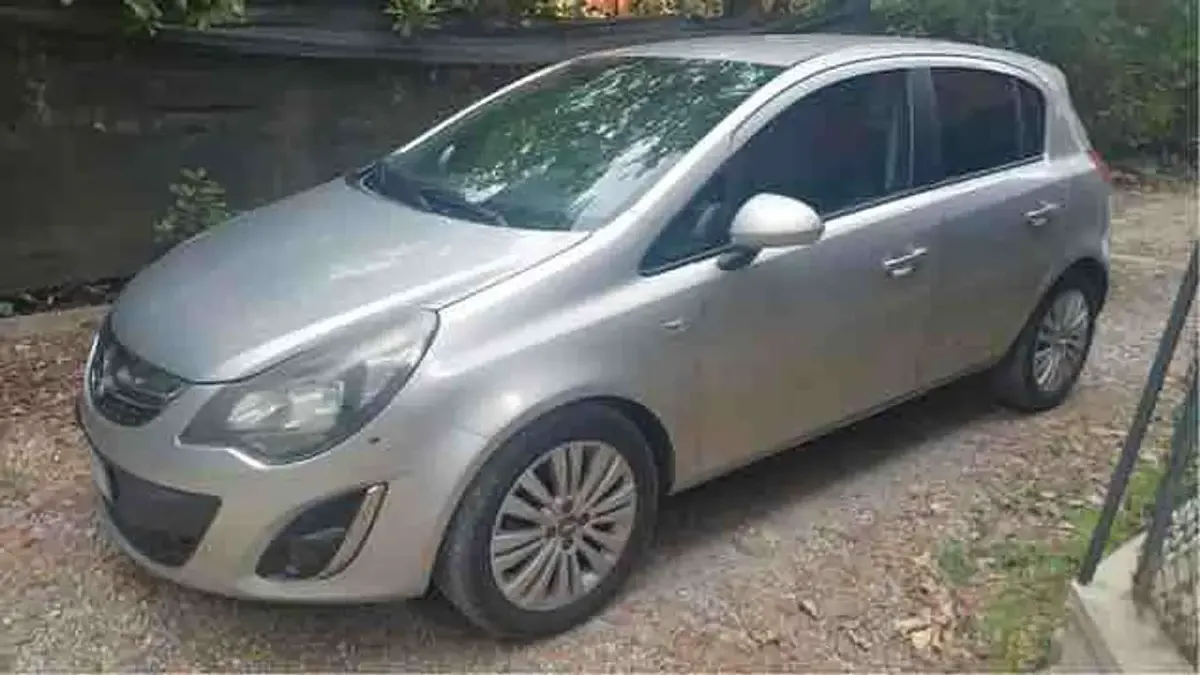 Usata Opel Corsa Edition 86 CV (63 kW) 2014 Argento Utilitaria
