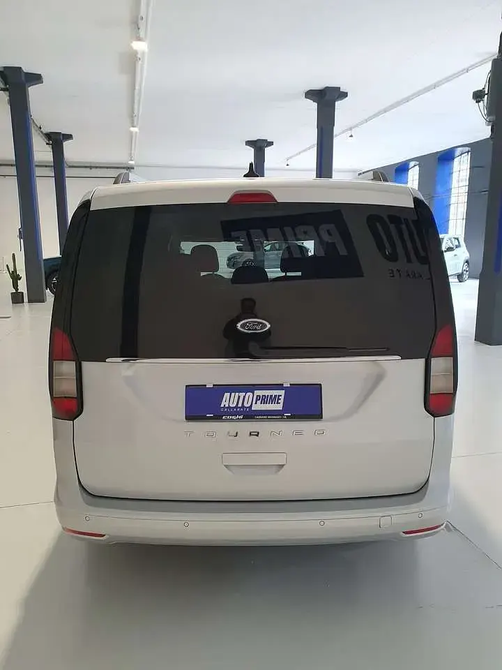 Usata Ford Tourneo Connect Titanium 102 CV (75 kW) 2024 Argento Monovolume