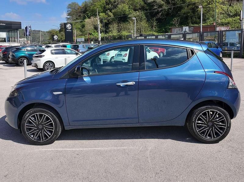 Usata Lancia Ypsilon Gold 69 CV (50 kW) 2022 Blu/azzurro Utilitaria