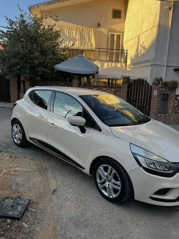 Usata Renault Clio IV Intens 110 CV (80 kW) 2017 Berlina