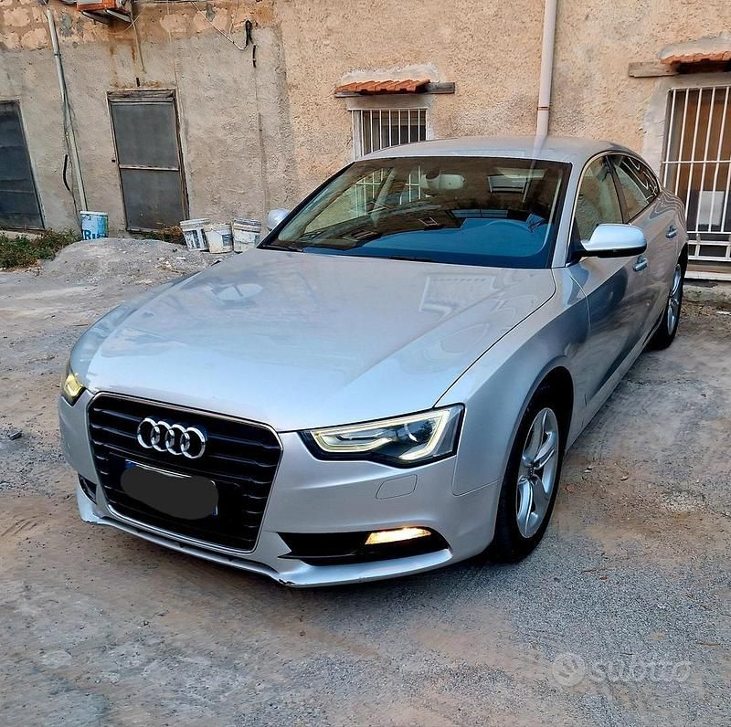 Grigio Usata 2012 Audi A5 Tre volumi | 9500 € (Super prezzo) - Immagine 1/4