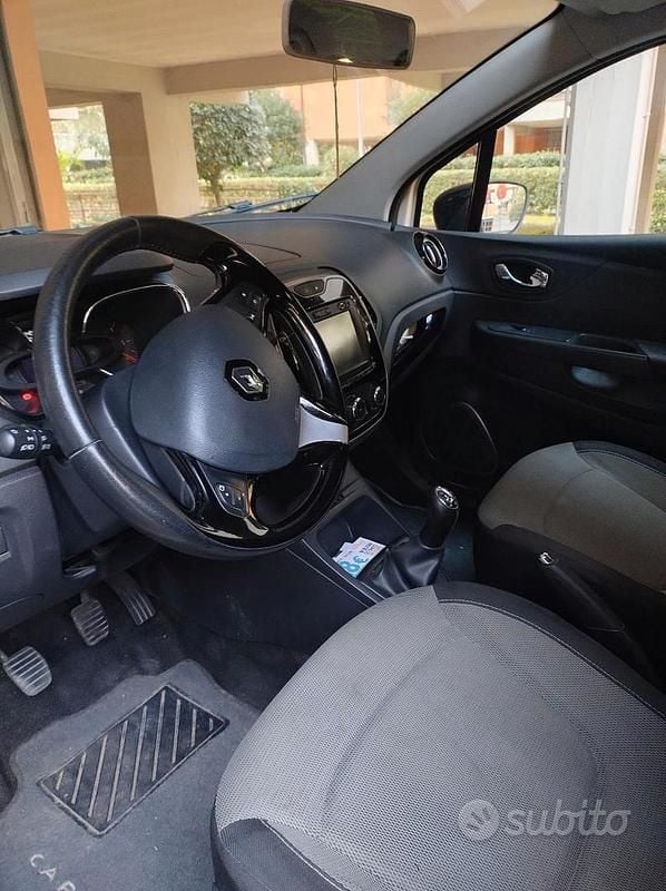 Usata Renault Captur 90 CV (66 kW) 2016 SUV