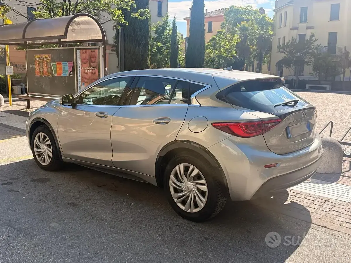 Usata Infiniti Q30 109 CV (80 kW) 2016 Grigio Berlina