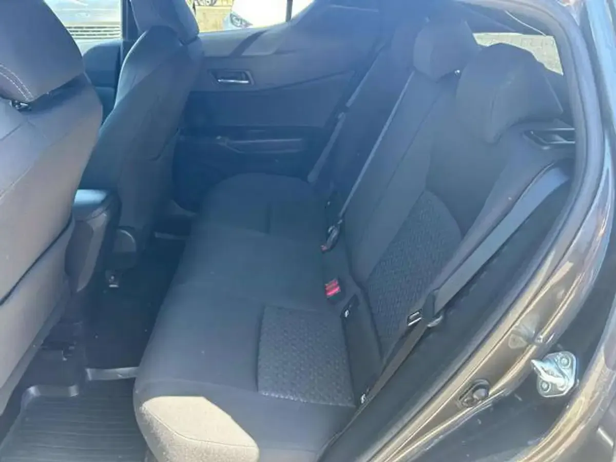 Usata Toyota C-HR 98 CV (72 kW) 2022 Grigio SUV