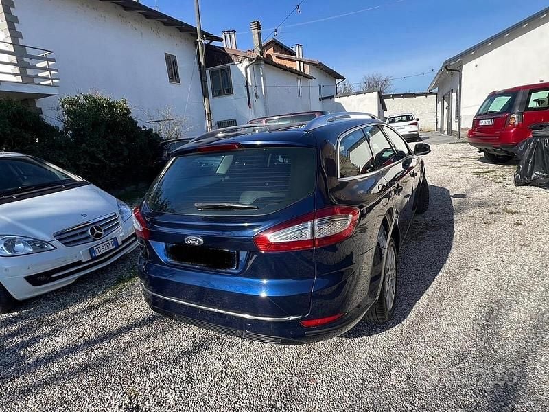 Usata Ford Mondeo Titanium 163 CV (119 kW) 2011 Blu Berlina