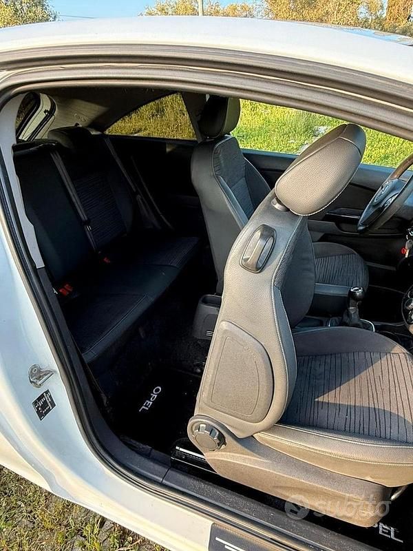 Usata Opel Corsa 90 CV (66 kW) 2015 Bianco Utilitaria