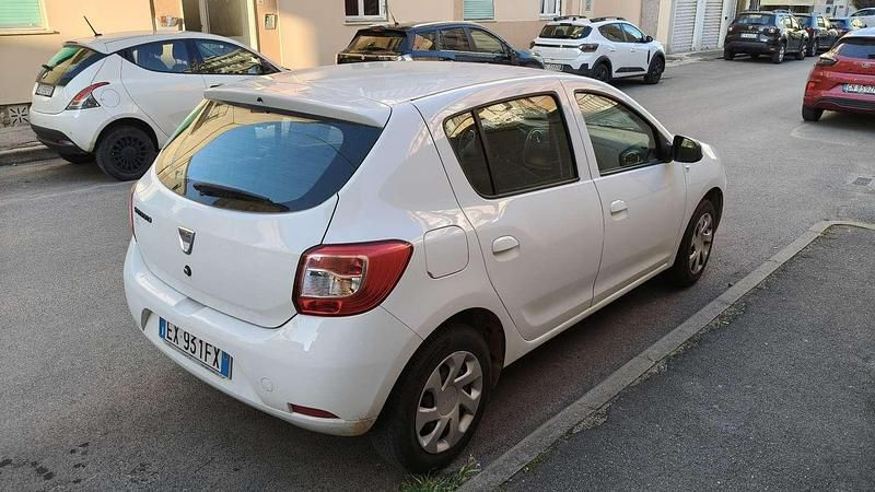 Usata Dacia Sandero Lauréate 75 CV (55 kW) 2014 Bianco Berlina
