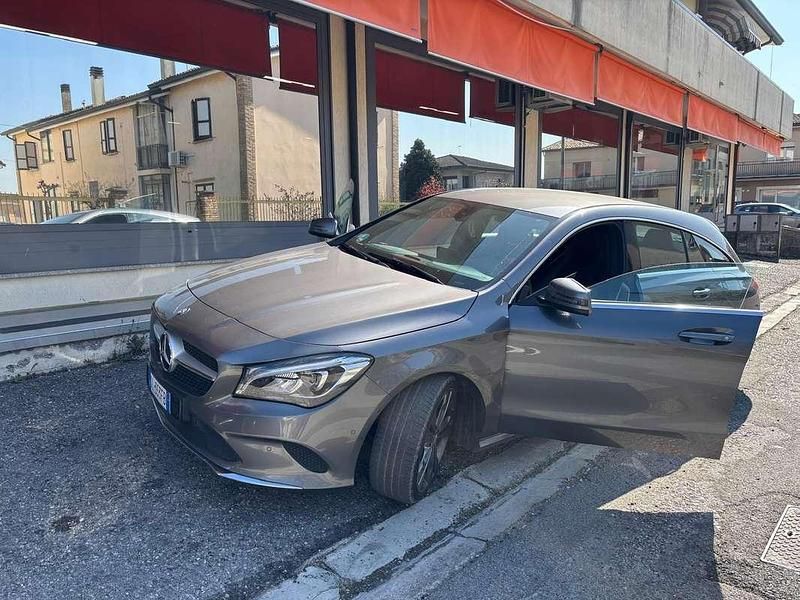 Usata Mercedes CLA180 Shooting Brake Edition 109 CV (80 kW) 2016 Grigio Station wagon
