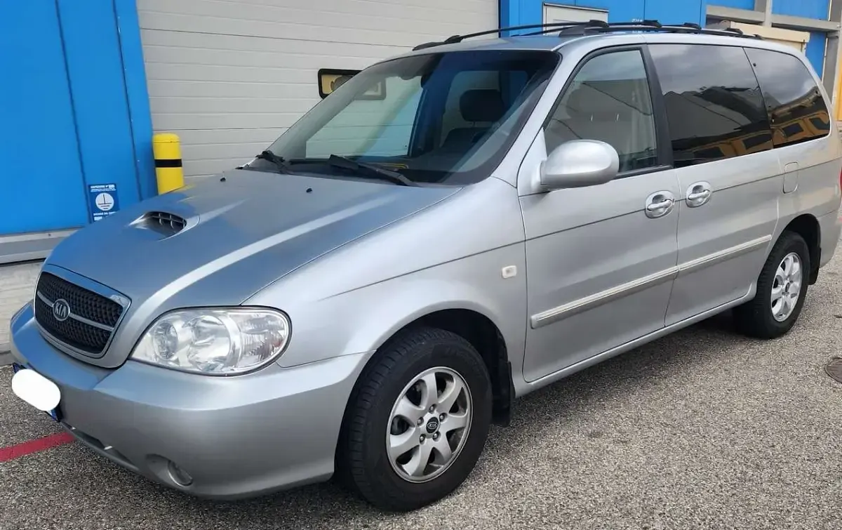 Usata Kia Carnival 145 CV (106 kW) 2005 Grigio Monovolume