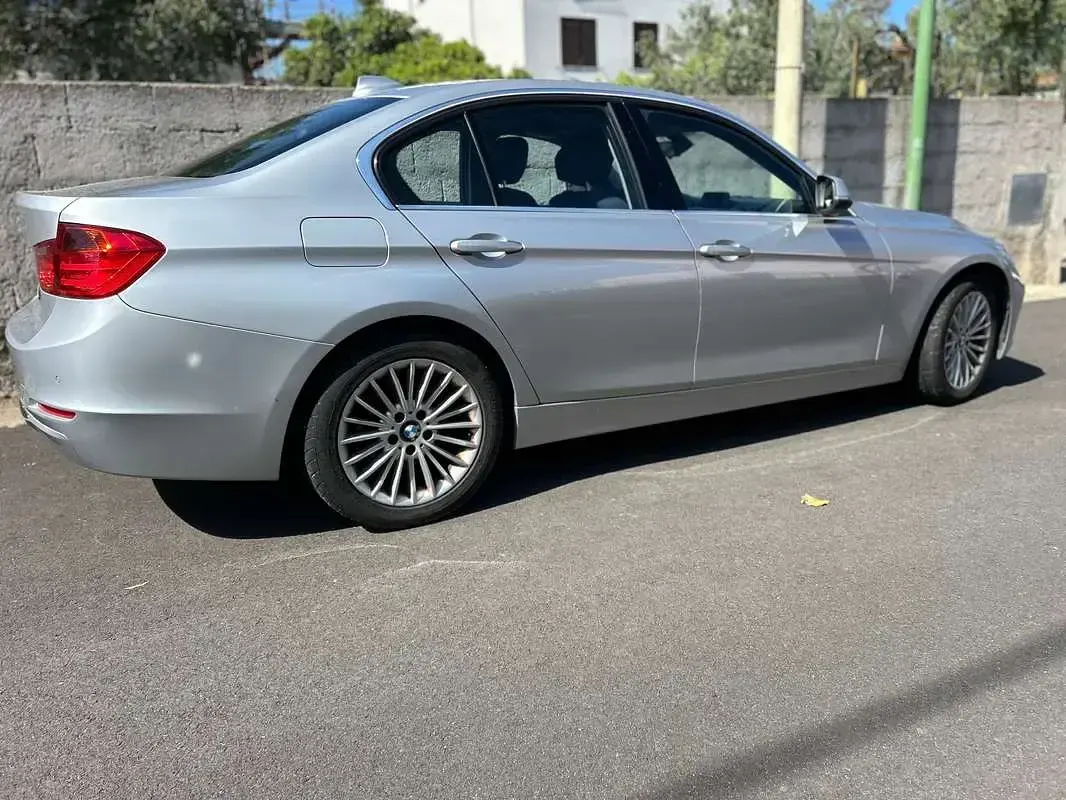 Usata BMW 318 Luxury Line 143 CV (105 kW) 2013 Argento Berlina