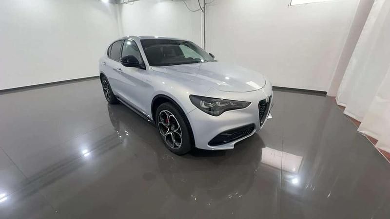 Usata Alfa Romeo Stelvio Veloce 210 CV (154 kW) 2024 Grigio cometa SUV