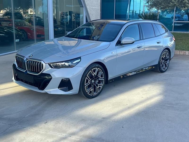 Usata BMW 540 M Sport 303 CV (222 kW) 2025 Grigio Station wagon