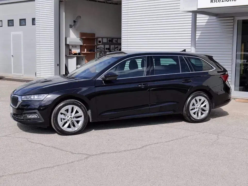 Usata Skoda Octavia Style 150 CV (110 kW) 2024 Nero metallizzato Station wagon