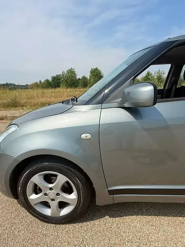 Usata Suzuki Swift GLX 91 CV (66 kW) 2006 Argento Utilitaria
