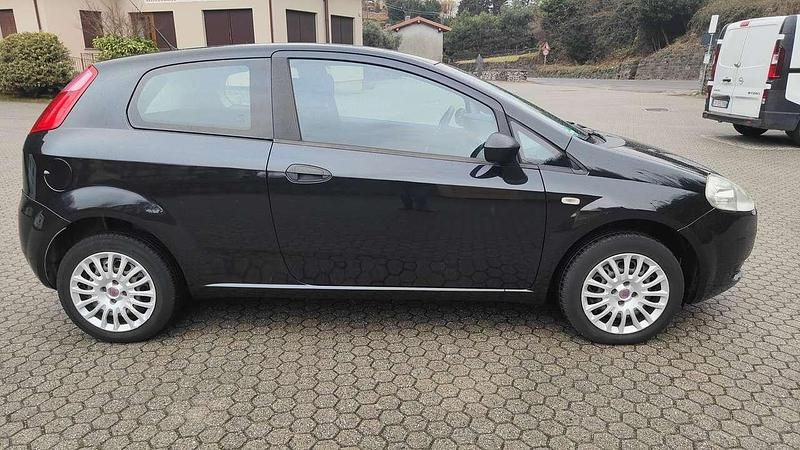 Usata Fiat Grande Punto Dynamic 77 CV (56 kW) 2009 Nero Utilitaria