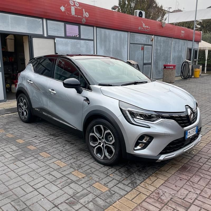 Usata Renault Captur 145 CV (106 kW) 2023 Grigio SUV