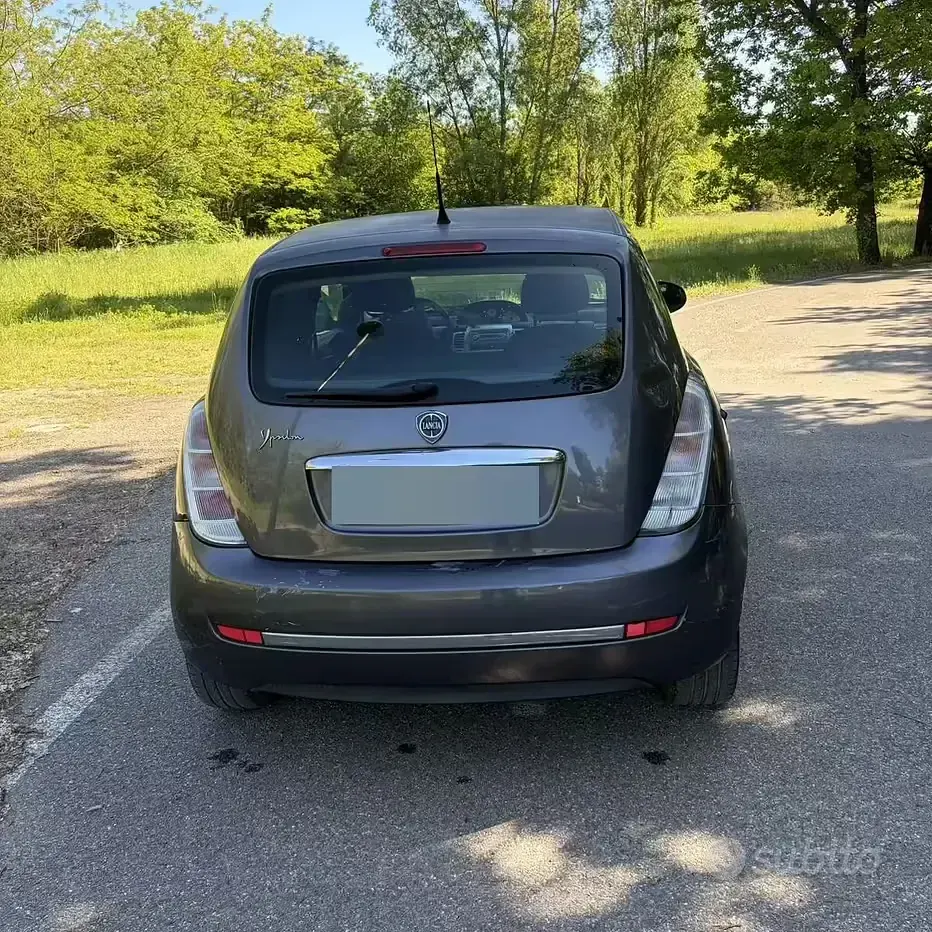 Usata Lancia Ypsilon 77 CV (56 kW) 2011 Grigio Utilitaria