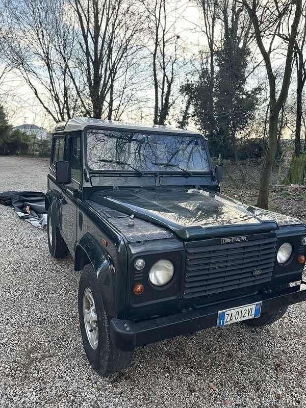Usata Land Rover Defender 122 CV (89 kW) 2004 Verde SUV