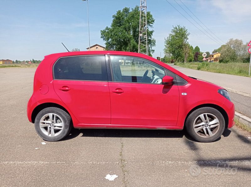 Rosso Usata 2015 Seat Mii Due volumi | 5500 € (Buon prezzo) - Immagine 1/4