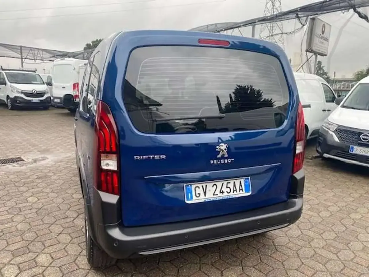 Usata Peugeot Rifter 102 CV (75 kW) 2024 Blu/azzurro Monovolume