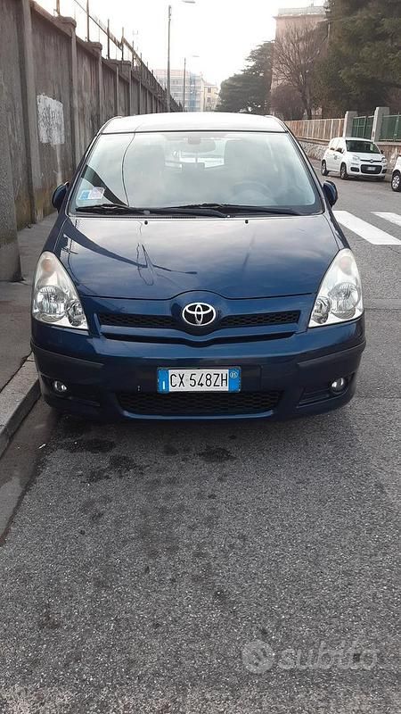 Usata Toyota Corolla Verso 129 CV (94 kW) 2005 Blu/azzurro Monovolume