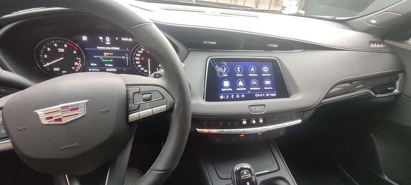 Usata Cadillac XT4 174 CV (127 kW) 2022 Blu/azzurro SUV