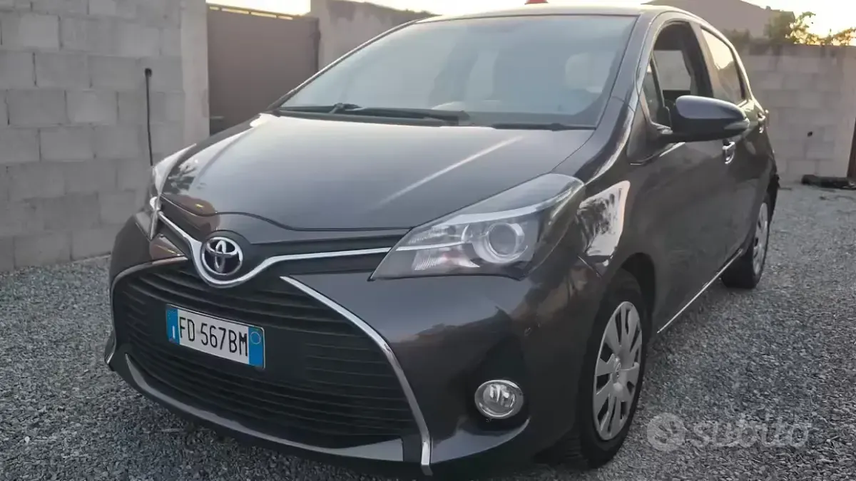 Usata Toyota Yaris 69 CV (50 kW) 2017 Grigio Utilitaria