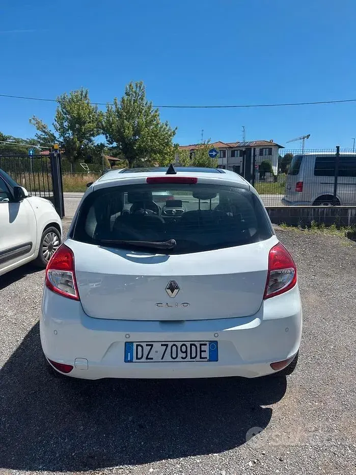 Usata Renault Clio II Luxe 85 CV (62 kW) 2009 Bianco Berlina