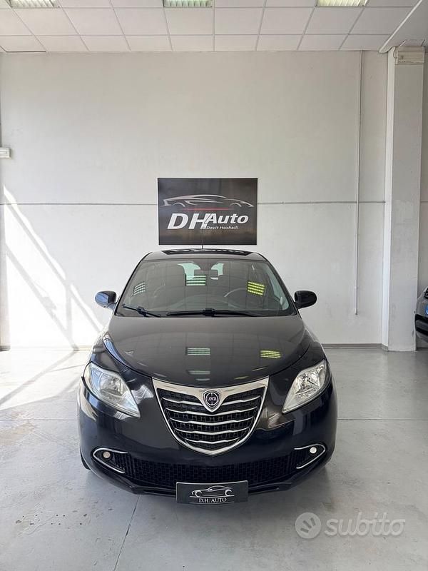 Usata Lancia Ypsilon Platinum 69 CV (50 kW) 2014 Nero Utilitaria