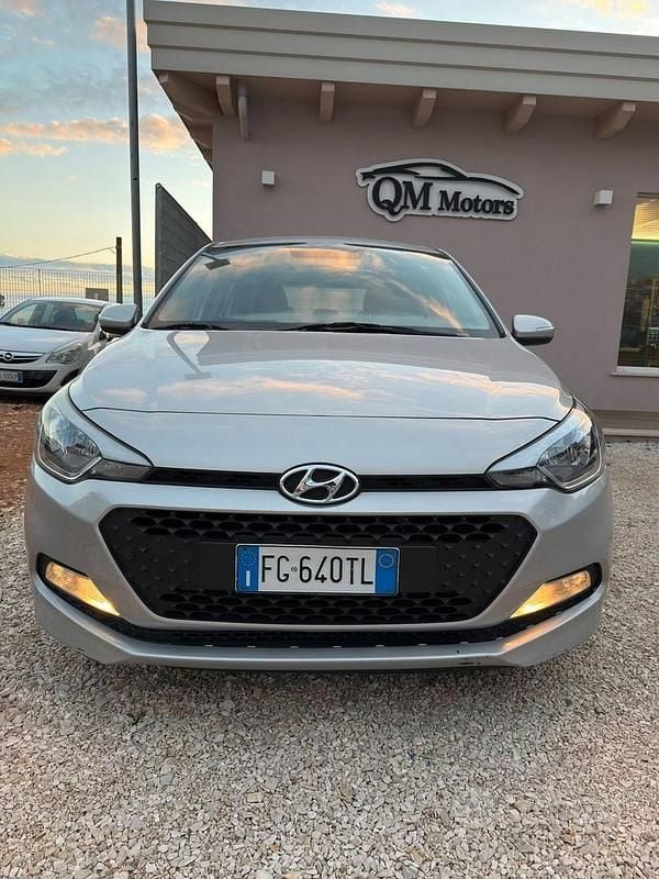 Usata Hyundai i20 GO! 75 CV (55 kW) 2016 Grigio Berlina
