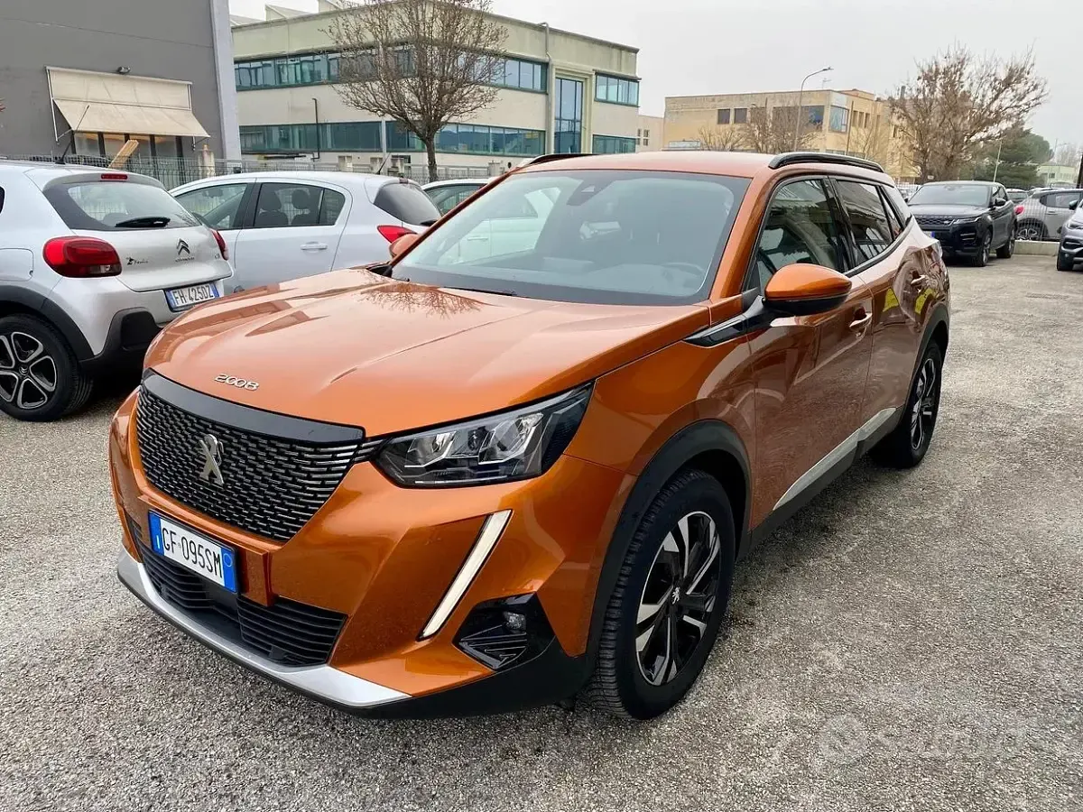 Usata Peugeot 2008 Allure 110 CV (80 kW) 2021 Arancione SUV
