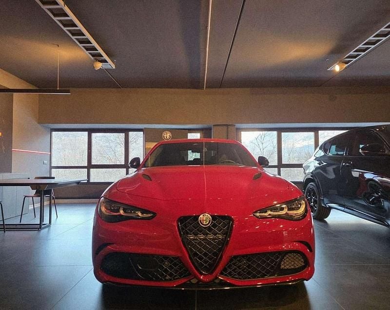 Nuova Alfa Romeo Giulia Quadrifoglio 519 CV (381 kW) 2026 Rosso alfa Berlina