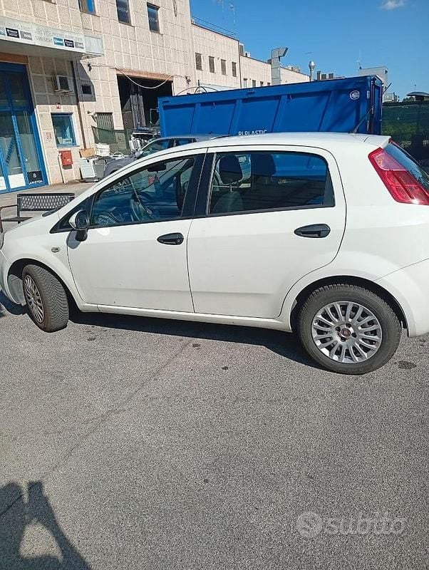 Usata Fiat Grande Punto 75 CV (55 kW) 2015 Bianco Utilitaria