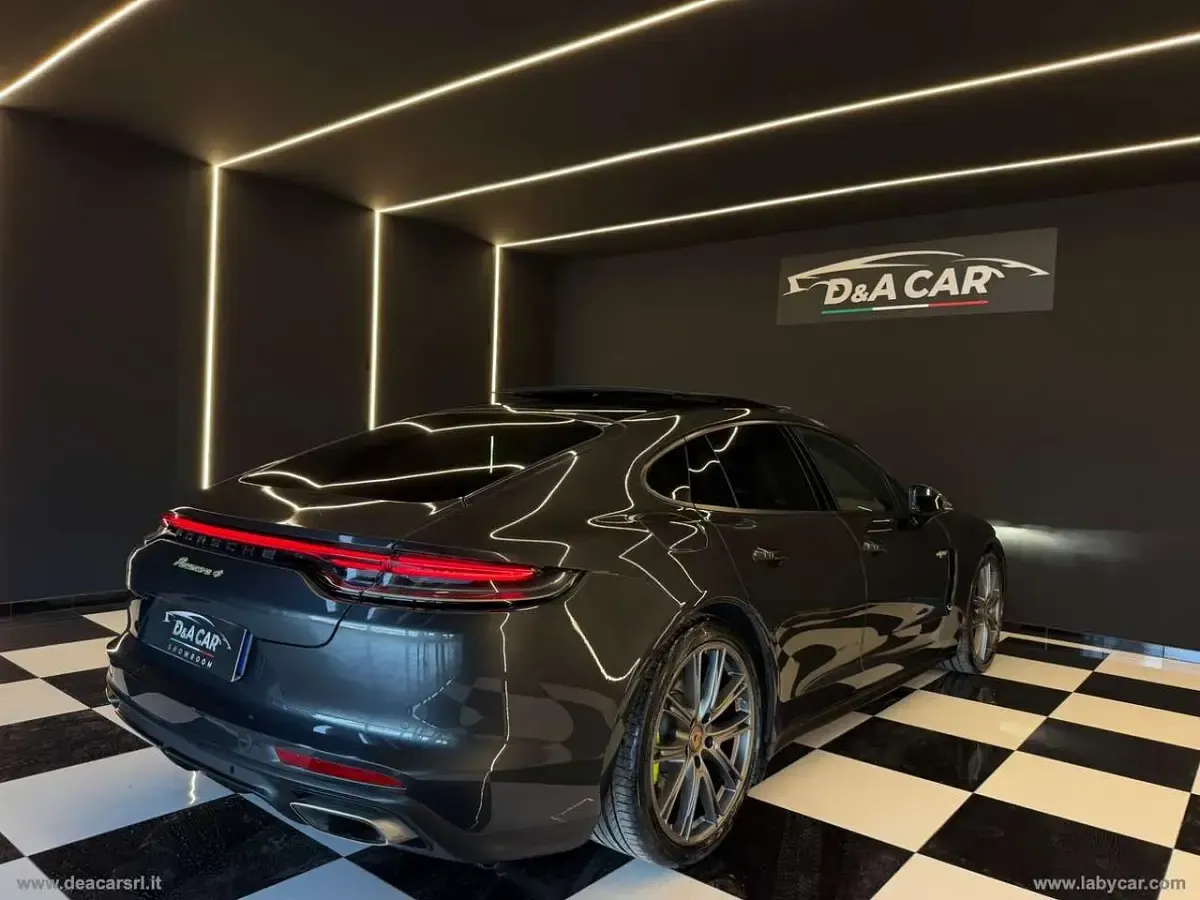 Usata Porsche Panamera 4 E-Hybrid 330 CV (242 kW) 2022 Grigio Utilitaria