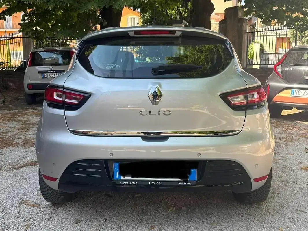 Usata Renault Clio IV Intens 90 CV (66 kW) 2019 Argento Berlina