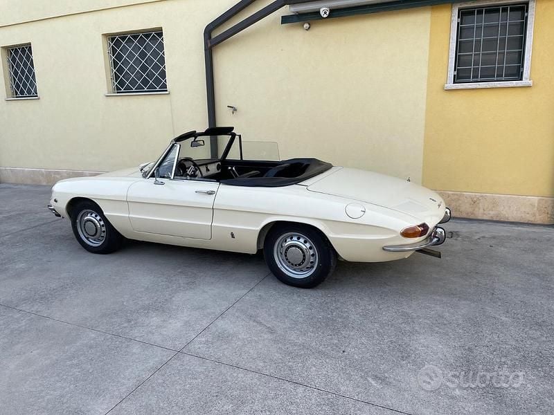 Usata 1960 Alfa Romeo GT Junior Cabrio | 45.000 € - Immagine 1/4