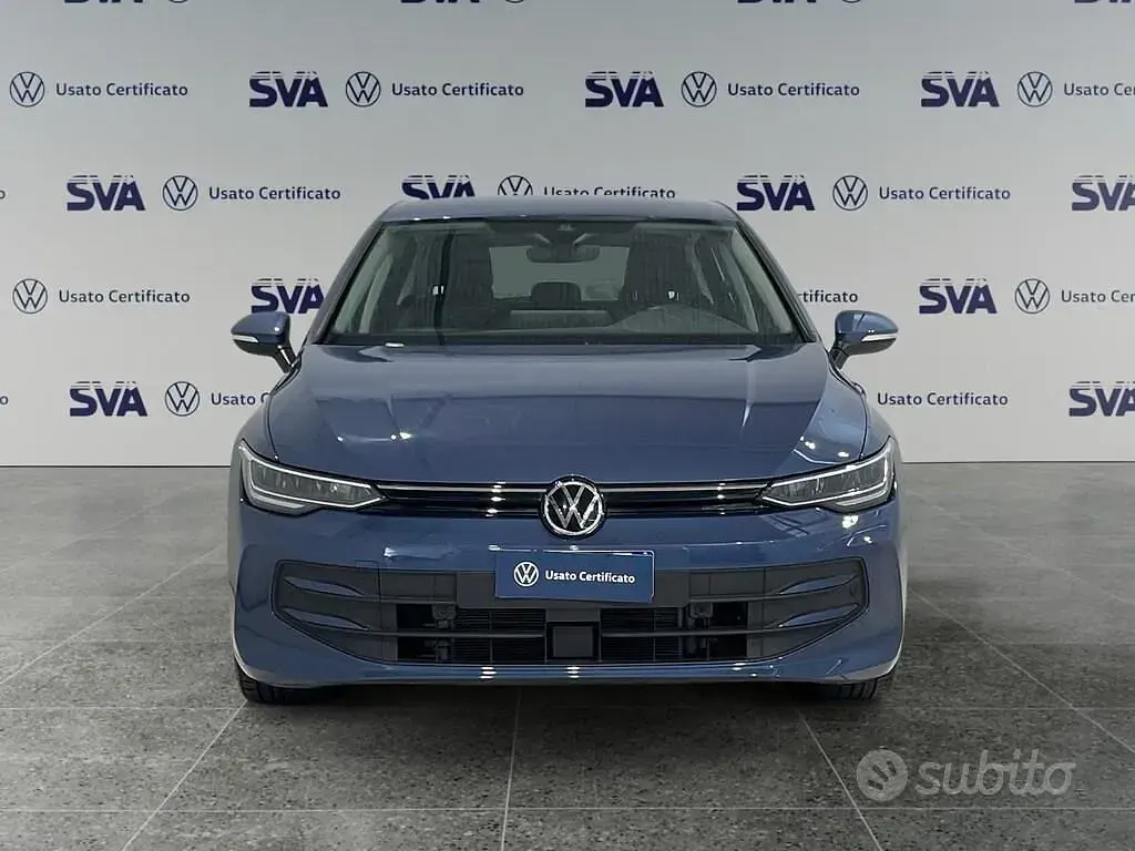 Usata VW Golf VIII Life 116 CV (85 kW) 2025 Blu Berlina