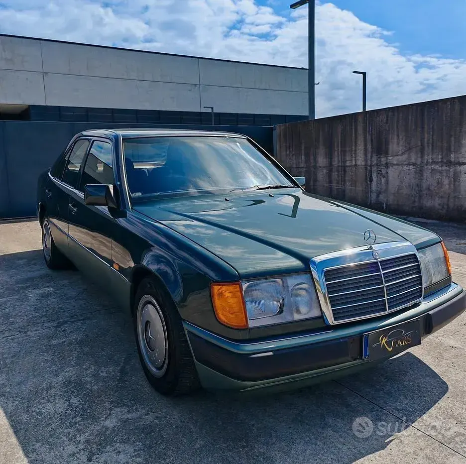 Usata Mercedes 190 136 CV (100 kW) 1989 Verde Berlina
