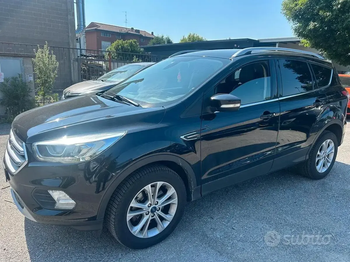 Usata Ford Kuga Titanium 120 CV (88 kW) 2017 Nero SUV